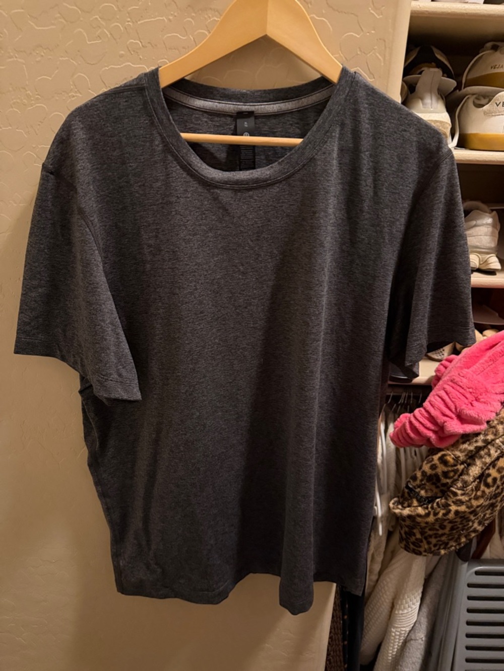 lululemon athletica Men's Charcoal Crew Neck Short Sleeve Tee